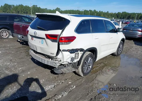 2018 Toyota Highlander Xle z USA, uszkodzony, nr VIN 5TDKZRFH9JS546214